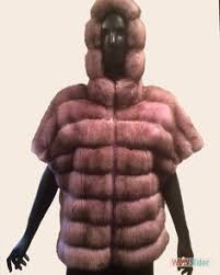 Arricchito da collo in ecopelliccia rimovibile tramite bottoni personalizzazione placchetta phard al fondo imbottitura sintetica 100% free. 20 Fantastiche Immagini Su Collezione 2016 2017 Pelliccia Gilet Di Pelliccia E Moda