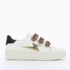 Pour un look hippie chic, la combinaison pour femme idéale est fluide et à imprimés. Baskets Blanches En Cuir A Scratchs Leopard Vanessa Wu