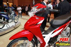 Coba bayangkan andai saja revo ini seperti di luar negeri yang menggendong mesin diatasnya. Nih Detail Bebek Yang Disinyalir Bakal Jadi Penerus Absolute Revo Tmc Motonews