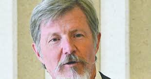 Belew: "Somebody who dies with a cop's knee