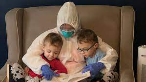 Lung cancer occurs when cells divide in the lungs uncontrollably. She S A Frontline Doctor Her Husband Has Lung Cancer Now A Simple Hug Is Dangerous Wamu