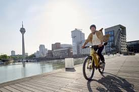 Zwei Schweizer Flaggschiffe setzen die Messlatte der S-Klasse - Velojournal