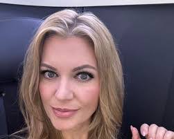 Linda Dirks's Instagram, Twitter & Facebook