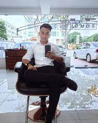cutdomos hair studio pelangi 6072896671 正式营业 期待已久的 卡头毛 cutdomos hair studio pelangi 发廊已经正式营业啦 超级的概念 与众不同 满足您的个性时尚 复古潮流与现代的结合 行为艺术表现自我 我们有前卫大胆的
