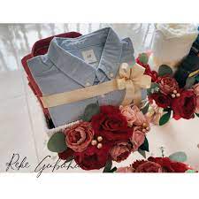 Yaitu, kunjungan keluarga mempelai wanita ke kediaman mempelai pria, setelah proses lamaran diterima. Hantaran Red Burgundy Maroon Burgundy Red Burgundy Red