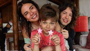 Resgatou uma foto antiga e compartilhou em sua conta no instagram. Luciana Gimenez Completa 51 Anos E Recebe Homenagem Dos Filhos Na Tv Istoe Independente