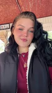 Danielle Buxton's Instagram, Twitter & Facebook