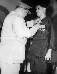Hanya selepas 12 tahun pemergian beliau, baru beliau diiktiraf sebagai pencipta jalur gemilang oleh kerajaan malaysia pada tahun 2005, hasil daripada tinjauan yang dibuat oleh harian metro dan arkib. Mohamed Bin Hamzah Wikipedia Bahasa Melayu Ensiklopedia Bebas