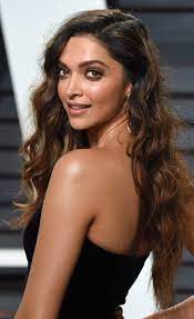Ileana d'cruz also gets her due as the other woman in this movie. 11 Easy Bollywood Hair Looks You Can Wear In Real Life