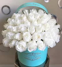The Breakfast At Tiffany S Signature Box By L Amour Toujours Flower Boutique Flower Boutique Beautiful Flower Arrangements Beautiful Rose Flowers