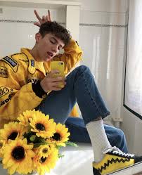 Black And Yellow Outfits For Boys Pin By Idk On Clothes Streetwear Fashion Aesthetic Clothes Streetwear Outfit
