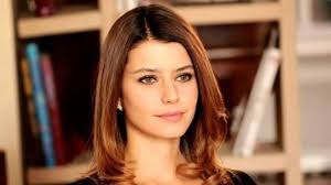 صورة بيرين سات بعد طلبها الطلاق من زوجها كينان دوغلو Long Hair Styles Hair Styles Beauty