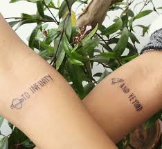 Tatuajes Para Parejas 60 Tattoos Mas Romanticos Con Significado Tatuajes De Parejas Tatuajes De Amistad Tatuajes Romanticos