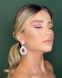 makeup #makeupartist #makeupideas #dubaimakeupartist #makeupdubai  #dubaimakeup #dubai🇦🇪 #instagood #insta #lipstick #curlyhair #bride  #bridemakeup