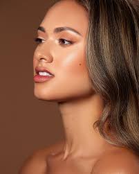 Unikly Loved Makeup Artist