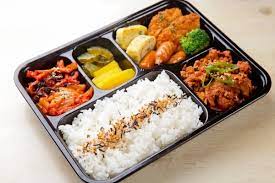 Kemasan kardus berbahan kertas ini akan lebih mahal ketimbang styrofoam. Mengenali Jenis Kemasan Nasi Kotak Blog Tiga Dara