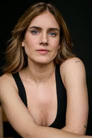 Christie Mcnab's Instagram, Twitter & Facebook