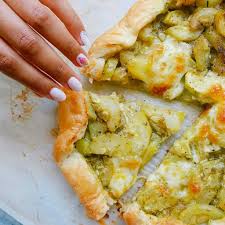 Tarte A La Courgette Et Au Pesto La Recette Recettes De Cuisine Tarte Courgette Cuisine