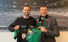 Wacker innsbruck is a football club which plays in austria. Innsbruck Holt Erfahrenen Mittelfeldstrategen Aus Deutschland Sky Sport Austria