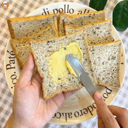 💪 Khởi động tuần mới với bánh mì nguyên cám và bơ hạt healthy Bánh mì  nguyên cám và bơ hạt được ví là 2 lựa chọn hoàn hảo cho bữa sáng