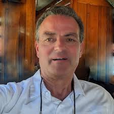 Hi just a quick question the radio does not display the song or artist  while