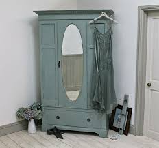 Comment relooker une vieille armoire en bois cdiscount. Relooker Armoire Ancienne Techniques Et Idees Originales