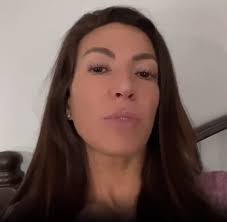 Elite Powerlifter Shares Horrifying Moment Her Arm Broke While Squatting  369 Pounds