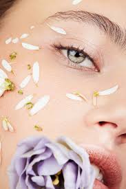 There's nothing like a vase of flower. Beauty Makeup Closeup Felix Rachor Felixrachor Shooting Studio Indoor Fashion H Flower Makeup Fashion Photography Editorial Studio Flower Photoshoot