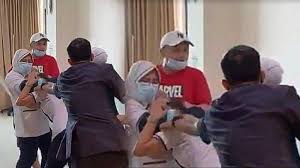 Terduga pelaku penganiayaan perawat rumah sakit siloam sriwijaya palembang, yang viral di media sosial, ditangkap polisi. Byc8lt8vtlg5nm