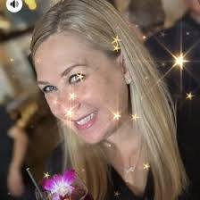 Kari Braun's Instagram, Twitter & Facebook