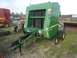 John Deere 448 Baler