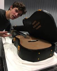 Shawn mendes will celebrate 23rd birthday on sunday, august 8, 2021. Shawn Mendes Updates V Tvittere Shawn And His Early Birthday Cake This Is So Cute