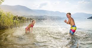 Entspannen sie am hauseigenen strand am millstätter see oder geneißen sie ein aktives sportprogramm: Kinderhotel Karnten Familienhotel Post Am Millstatter See