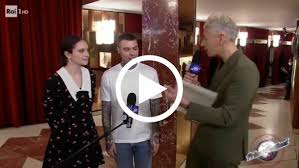 La giuria formata da loretta goggi, giorgio panariello e vincenzo salemme valuta la perf. Video Giovanni Vernia Il Meglio Delle Gag Del Comico Genovese A Sanremo