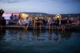 badi enge zurichbynight sunset zurich lakezurich lake dachterrasse mit pool zurich erlebnis