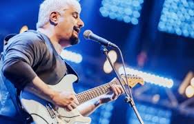 Daniele durante musicista e studioso di musica popolare. E Morto Pino Daniele Nero A Meta Rolling Stone Italia