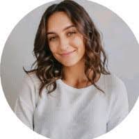 Lauren Strayer's Instagram, Twitter & Facebook