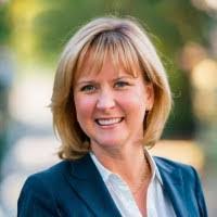 Sara Hilliard's Instagram, Twitter & Facebook