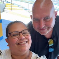 Looking for a talented hair professional who excels in gray coverage and is  conveniently situated close to Liberty, with essential appointments  available post-4:30 PM