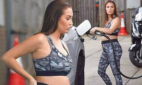 Former uk soccer player turned reality tv star, ashley cain, has announced on social media that his baby daughter, azaylia, died on saturday after azaylia diamond cain was born august 10, 2020, to parents cain and partner safiyya vorajee. Pregnant Chloe Goodman Wears A Crop Top And Leggings Daily Mail Online