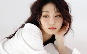 Kim Chungha Revealed To Be Preparing For Comeback Soompi Dark Hair Beauty Kim