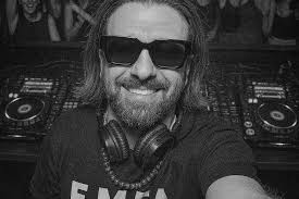 Ivory White : DJ Producteur Afro-House Franco-Ivoirien