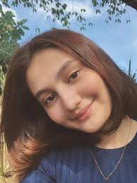 7 Potret Laura Jackson, Adik Zoe Jakson yang Tak Kalah Memesona