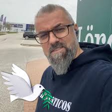 Je li Jelena Trivić opozicija? Ma nije. Jelena Trivić je politička sestra  Milorada Dodika. Samo što je