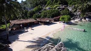 Ia semakin popular dalam kalangan pelancong kerana kolam semulajadi di luar pesisir. 5 Lokasi Pulau Cantik Di Johor Yang Wajib Anda Pergi