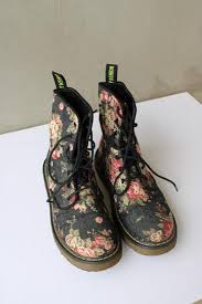 Munkaero Ervenyesul Szek Viragos Bakancs Indienewsatnoon Com Dr martens collection 2020 | how to style docs. indienewsatnoon com
