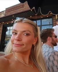 Allison Briggs (@alllie_sun) • Instagram photos and videos