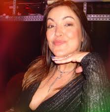 I'm playing.... KEYS!? What the hell is this!?! Felipe Andreoli got the  idea to make a quarantine cover of “Cupid's Dead” by Extreme , and since  he's already a killing bass player,