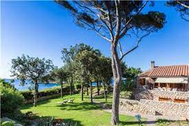 È forse la località marittima più famosa della toscana, grazie al jet set internazionale che, da tempi immemori, affolla le spiagge e la celebre discoteca capannina di forte dei marmi. Casa Vacanze In Toscana E Ville Con Piscina In Affitto
