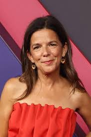 Robin Everett's Instagram, Twitter & Facebook